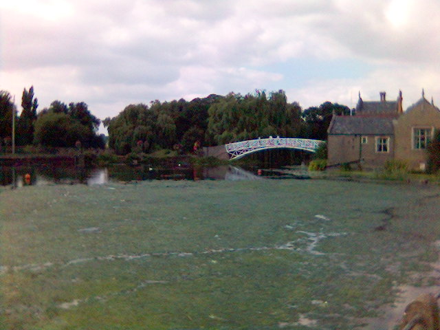 White bridge over the River Ouse in Godmanchester